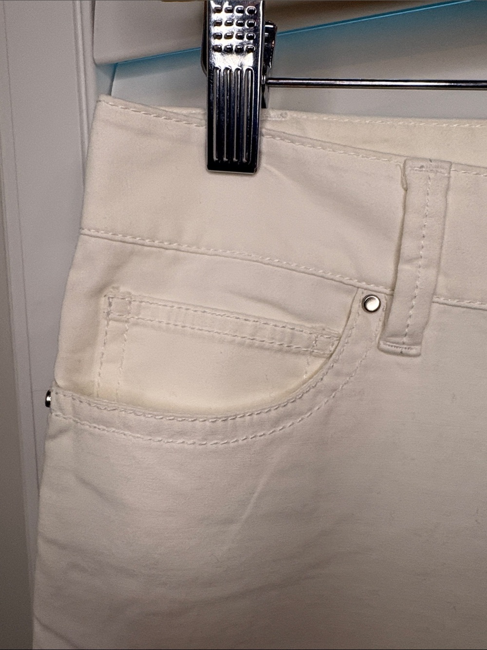 Ann Taylor Cream Straight-Leg Jeans 10P - Picture 5 of 7